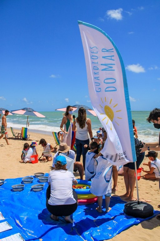 Oficina Guardiões do Mar na Praia. Por Cláudia Cunha, em 02/03/2022, no Jardim Oceania, João Pessoa-PB. Projeto Guardiões do mar - oficinas lúdicas e criativas para a promoção da cultura oceânica.