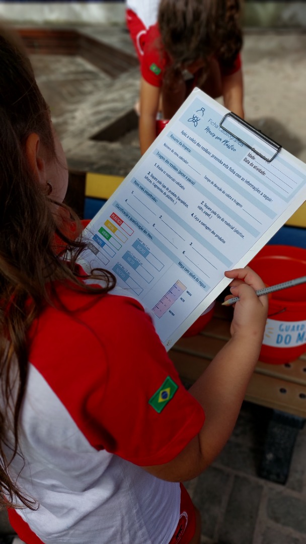 Oficina Guardiões do Mar em Escola. Por Cláudia Cunha, em 02 de março de 2022, no Jardim Oceania. Projeto Guardiões do Mar: Oficinas Lúdicas e Criativas Para a Promoção da Cultura Oceânica.