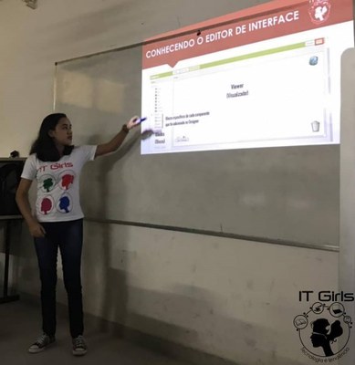Oficina realizada pelo projeto para falar sobre o App Inventor, uma plataforma para desenvolvimento de aplicativos. Imagem: reprodução do Instagram.