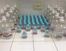 Produção entregue à comunidade da cidade de Areia. Imagem cedida pela equipe do projeto  ‘Promoção à saúde no CCA/UFPB: produção de álcool gel'.